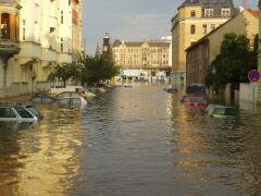 Überflutete Straße in Dresden